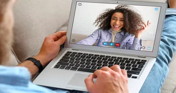 How Long Does It Take to Fall in Love Online